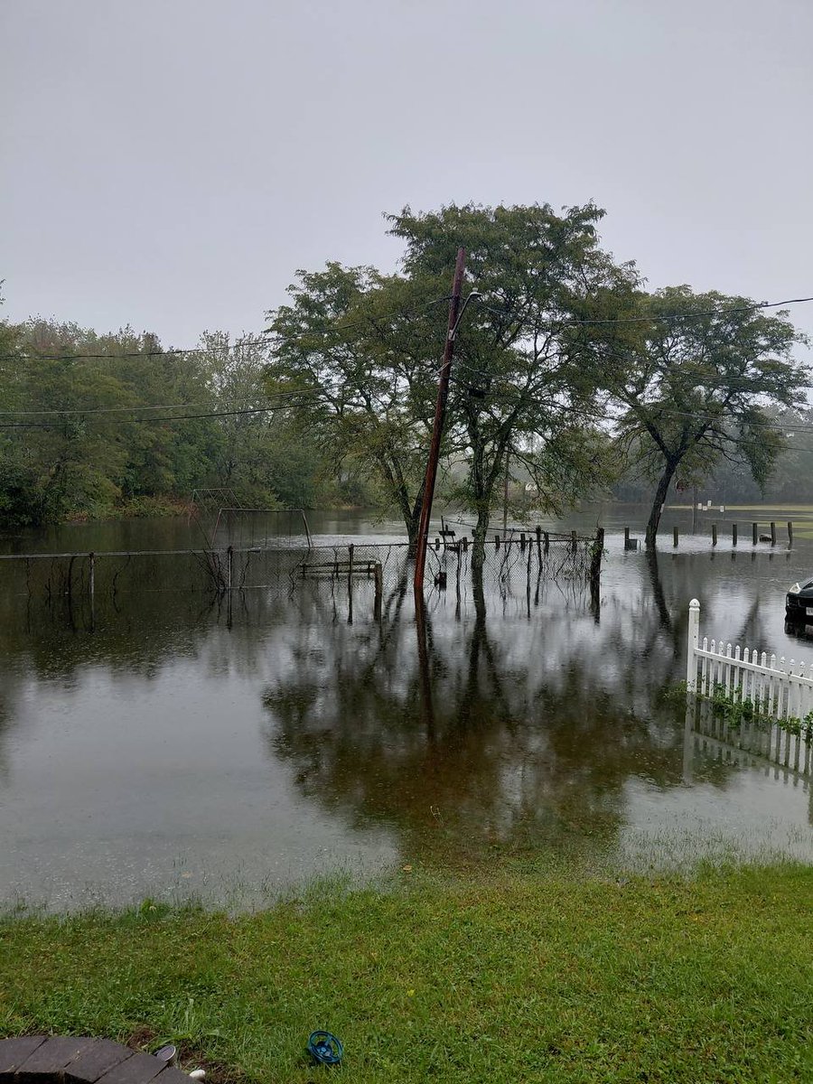 WX1BOX's tweet photo. Courtesy of @Brockton_EMA - flooding in the areas of Belmont Ave, Teele St, Main St in Brockton. Rain gauge totals in Brockton range from 5.69" to 6.75" to 8.32" #mawx @JimCantore @1DegreeOutside https://t.co/RAY6DqMUkP