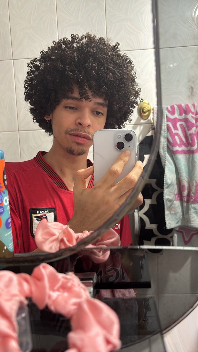 topicobobo's tweet photo. um dos dias que meu cabelo mais cabelou https://t.co/uM6o3uO2Yj