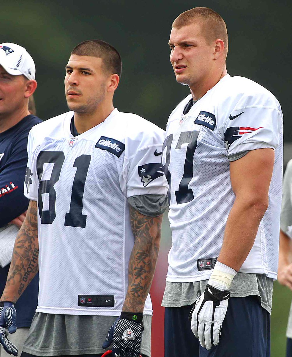 AdamThaSportFan's tweet photo. Mayer and bowers in the 2 te set https://t.co/kya6pw3YLD