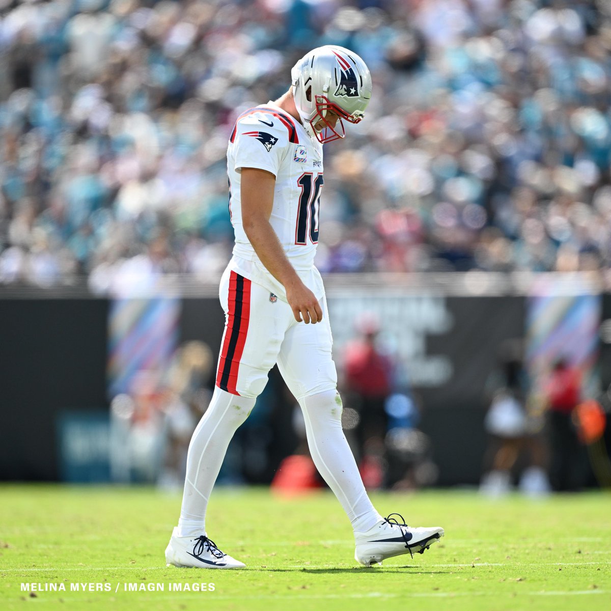 ESPNInsights's tweet photo. The Patriots' 29-point loss today was Mike Vrabel's 2nd-largest loss as a head coach (lost by 34 with Titans at Bills in 2022).

Drake Maye's 6 INT are the most through 3 games by a Patriot since Drew Bledsoe in 1994. https://t.co/7v2TFnMZbu