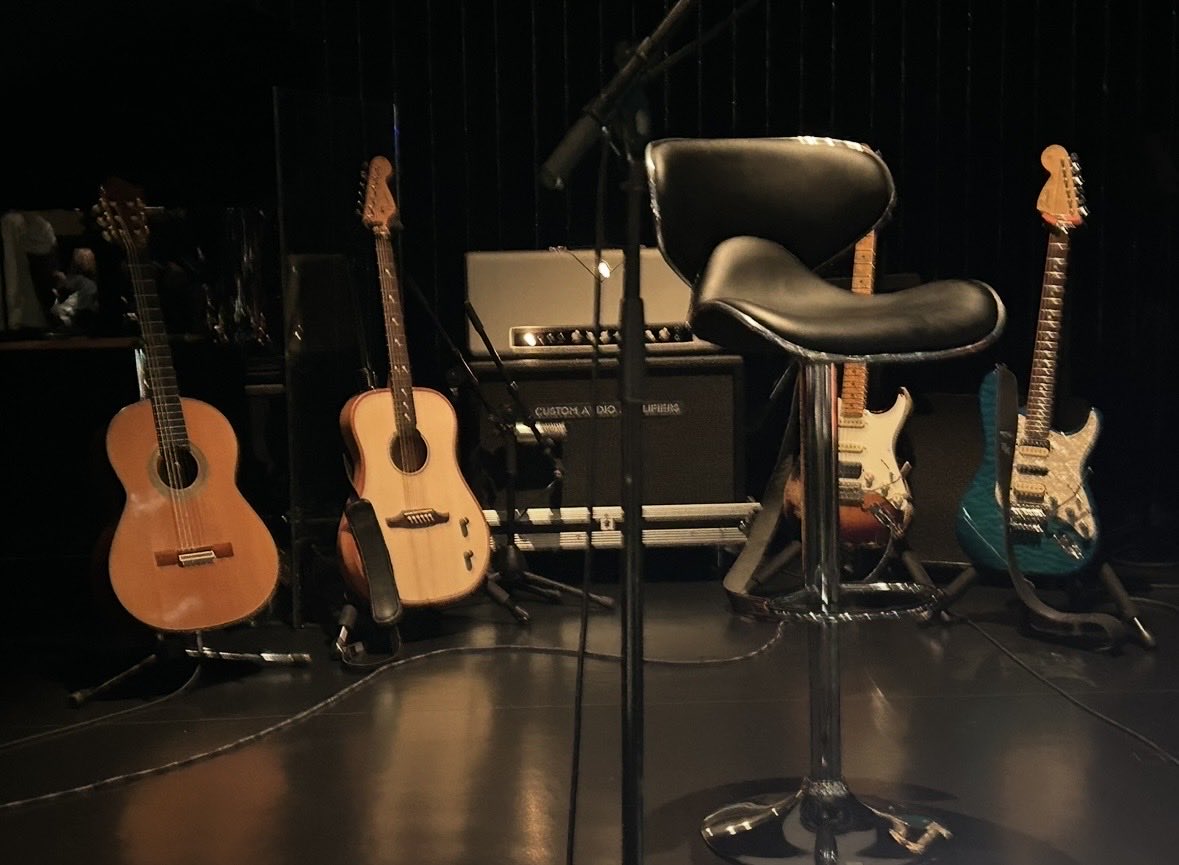 respectharuchan's tweet photo. テーマ「大事にする」短歌

学生の
思い出、ライブ
抱えてる
あなたの楽器
眺めるように

#短歌記念日 #大事にするをテーマに短歌を作ろう
#春畑道哉 https://t.co/QHJwoFC9wD