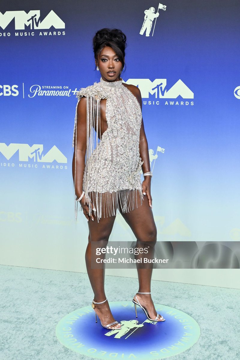 TYRISPRINT's tweet photo. her best look omg the updo is fabbbb https://t.co/2T9TXJg0Bv
