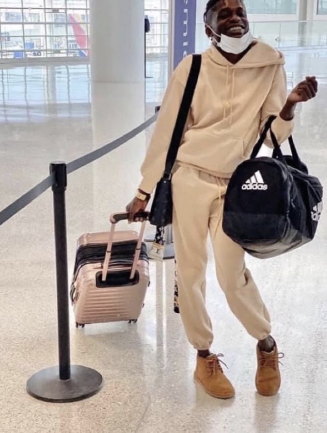 _ascorpiosdiary's tweet photo. I’m so ready to be like this in somebody airport 😭💯 🛩️🧳🌊☀️ https://t.co/bhoDyR63r3