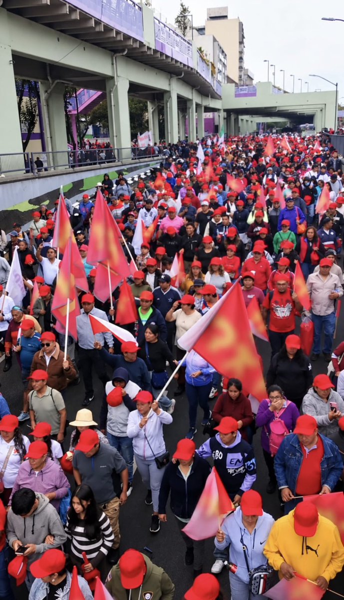 CamachoCirce's tweet photo. ❤️🌺 El amor de más de 15 mil Xochimilcas hizo latir el zócalo por nuestra Presidenta @Claudiashein. 

Salimos a las calles con alegría y con esperanza por nuestra Presidenta, vivimos un momento que sin duda, quedará en la memoria.

Seguimos en este camino de transformación, con la convicción de que los cambios se construyen escuchando al pueblo y trabajando todos los días.

¡#Xochimilco siempre está presente! 🫶🏼