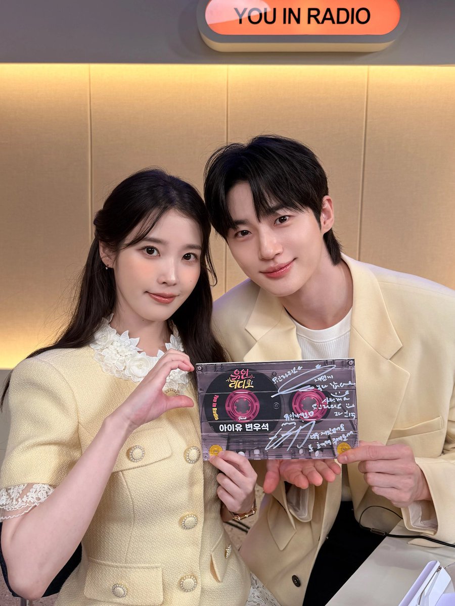 pannchoa's tweet photo. Knets look back at IU and Byun Wooseok's matching outfits during the promotional events of 'Perfect Crown'
https://t.co/YbTzYBITBQ https://t.co/jxGOOCNzmf