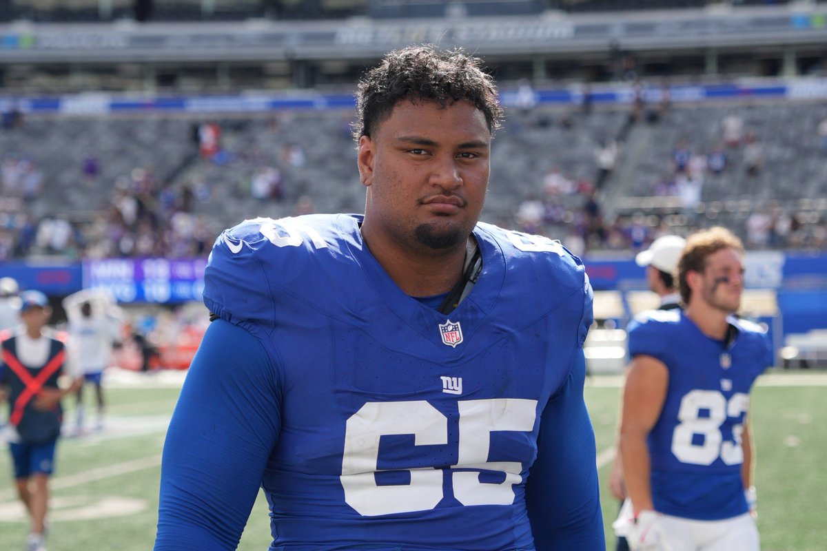 BigBlueFilmRoom's tweet photo. Francis Mauigoa has yet to allow a sack or hurry in the first 3 games of his NFL career (via Ryan Fowler).

Mauigoa has made a seemless transition to right guard after playing tackle in college. https://t.co/B8cdOl8yCB