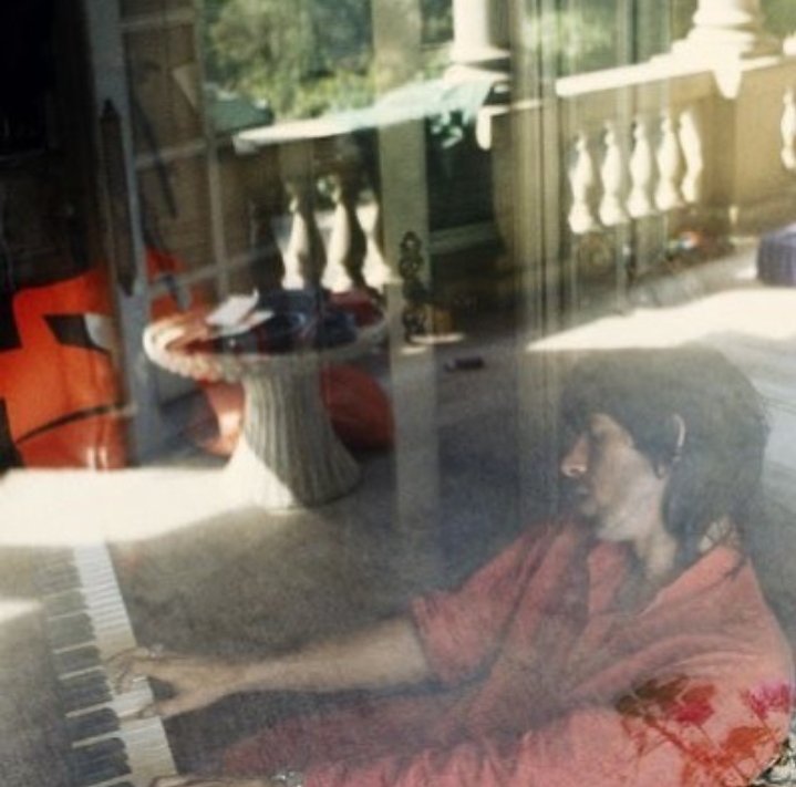 oohlaladidadist's tweet photo. #Flashback an overexposed picture of Keith's from Nellcote. Dominique Tarle can't sell this. One in a million. https://t.co/yw6jqvbIlq
