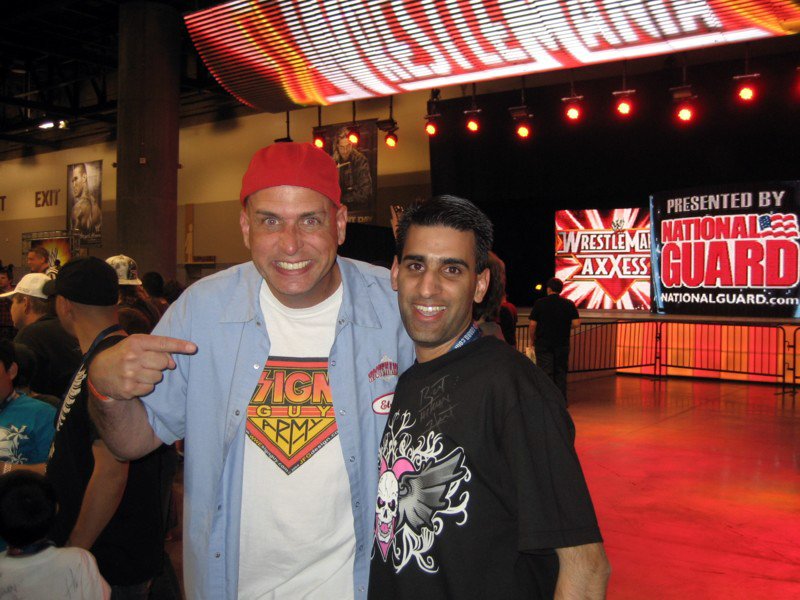 y2jdogg's tweet photo. Thank you @RickWWESignGuy for all your kindness and inspiration for sign making. One of the nicest guys you could ever meet. He was one of the first people to reach out and congratulate Me after Survivor Series. Truly a LEGEND! #WWESignGuy https://t.co/ZoNTwxa5Bx