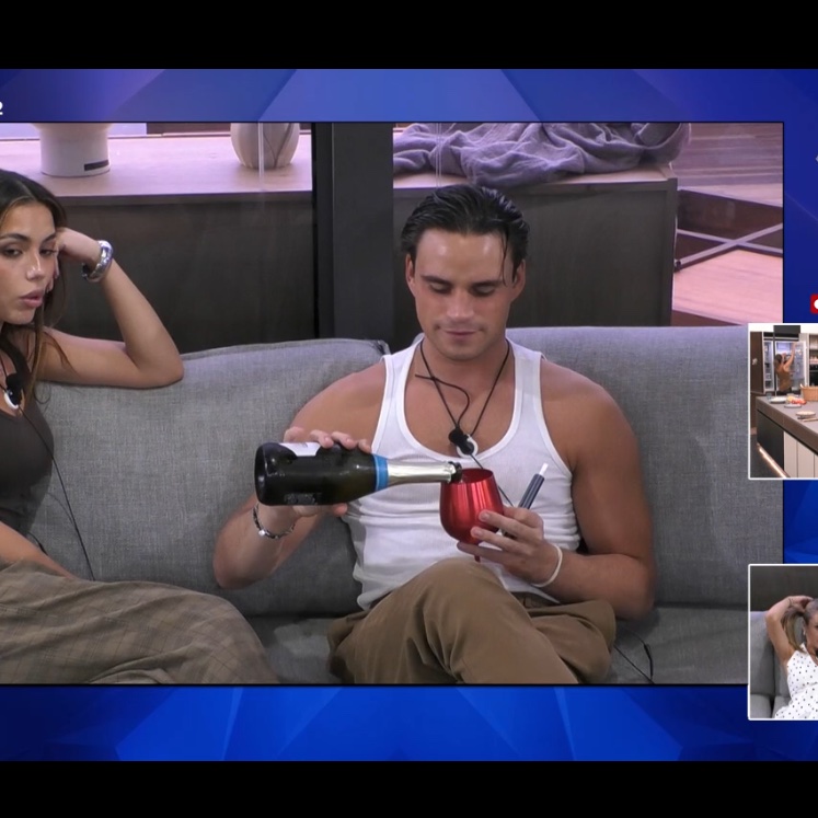rovin4ta's tweet photo. chissà quant’altra roba si scolerà il nostro amico varsi quando capirà di esser stato usato ❤️🩹
#gfvip https://t.co/NOKjC2VzIg