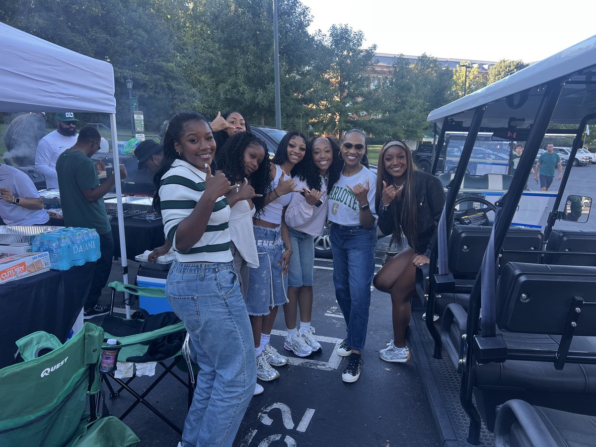CoachTReed's tweet photo. We had a great time hosting our tailgate and supporting our football team. There was a lot of energy and Charlotte Pride in the atmosphere! #GoNiners https://t.co/grI84FzqsD