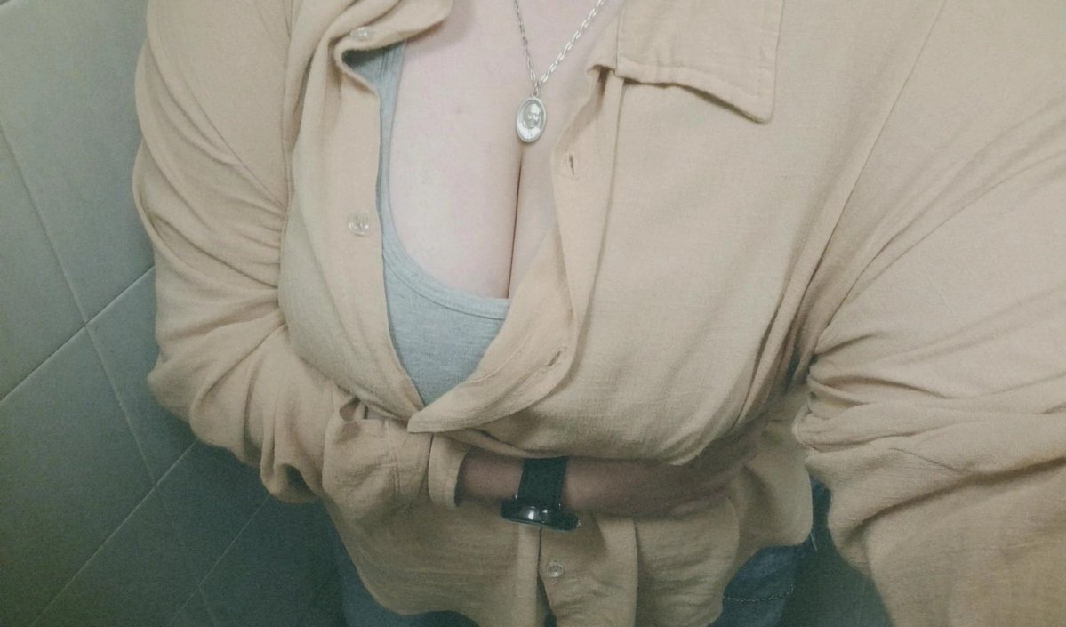 gusisuggg's tweet photo. Posting my tits hoping to be a good boy and that someone will notice me :(
#nsfwtwt #nsfwtwtًً #ftm #nsfwftm #nsfwtrans https://t.co/qh5BY3wZCf