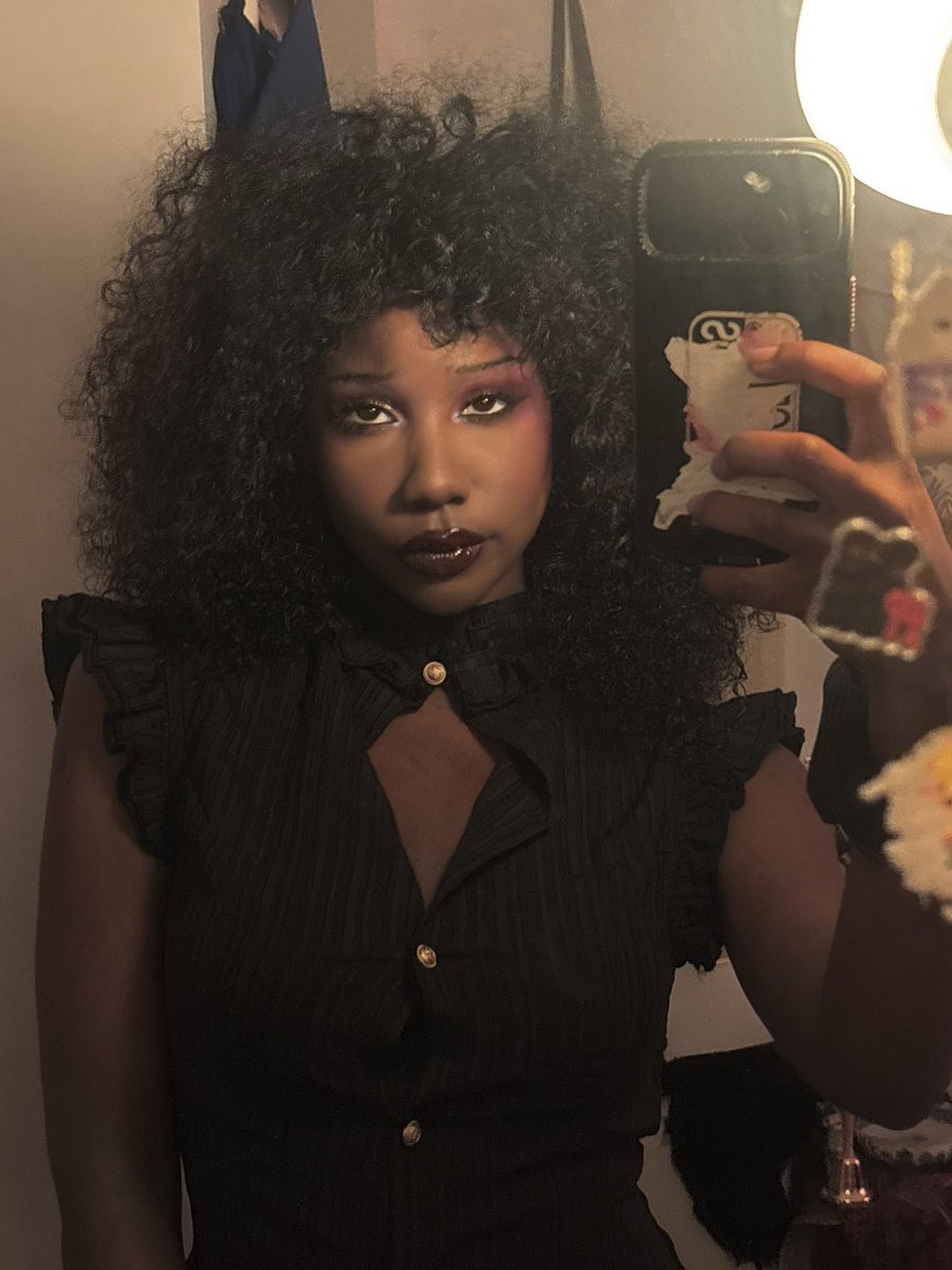 czechwun's tweet photo. just watched interview with the vampire. Wanted to attempt a sultry vamp look https://t.co/qbLgWZYXoj