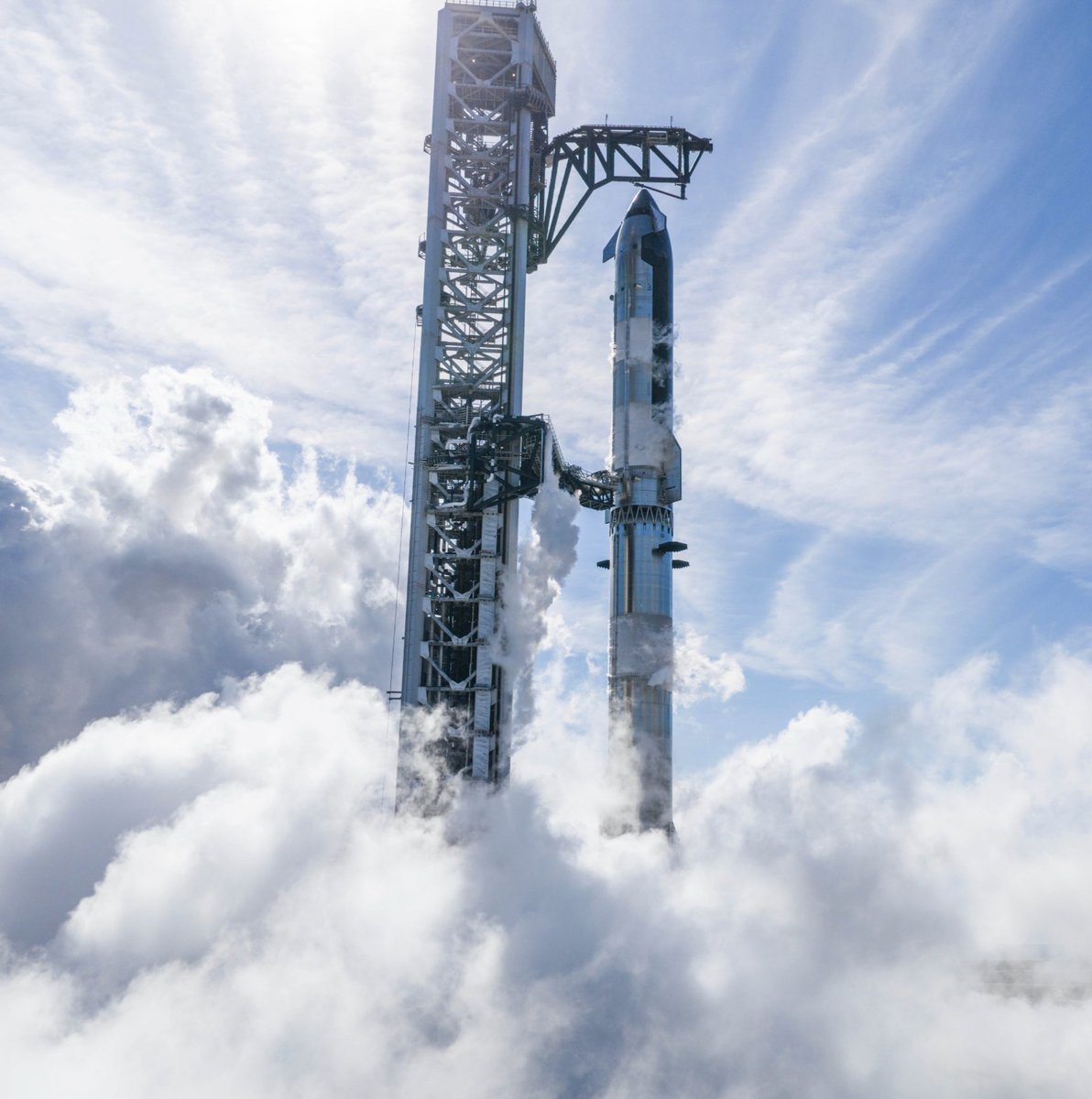 SawyerMerritt's tweet photo. This upcoming week:

• Monday: Starship flight 14 (first orbital launch)
• Thursday: Falcon 9 launching Crew-13 to ISS
• Thursday: Tesla Roadster unveiling
• Thursday: Falcon Heavy launching classified National Reconnaissance Office payload
• Friday: Tesla Q3 delivery report https://t.co/v2z6Ql2JKa