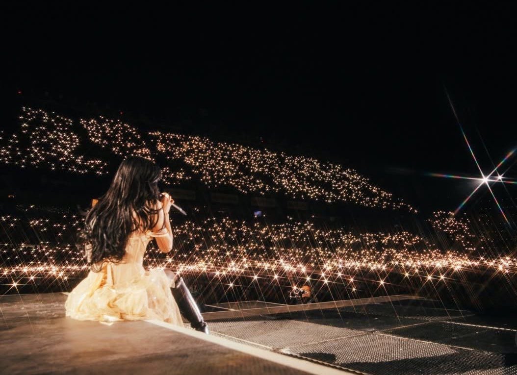 popstardelared's tweet photo. Acaba de concluir el “DEMONIO TOUR”. Con esta última fecha en el estadio River Plate, la gira se convierte en la 3RA más vendida por una mujer argentina, habiendo vendido más de 570 MIL ENTRADAS.

— Detrás del “TINI TOUR” +680 MIL y “FUTTTURA” +740 MIL, sin haber concluido https://t.co/4tDNFxULD2