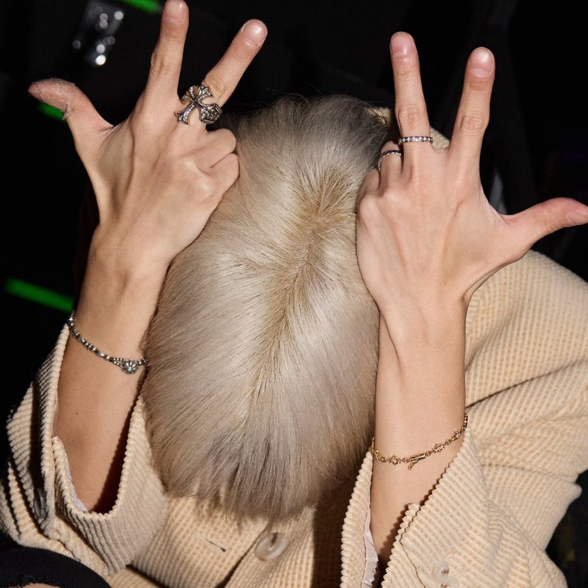 Taeminswetrpaws's tweet photo. The SuperM ring???????? https://t.co/fv3igp2zzt