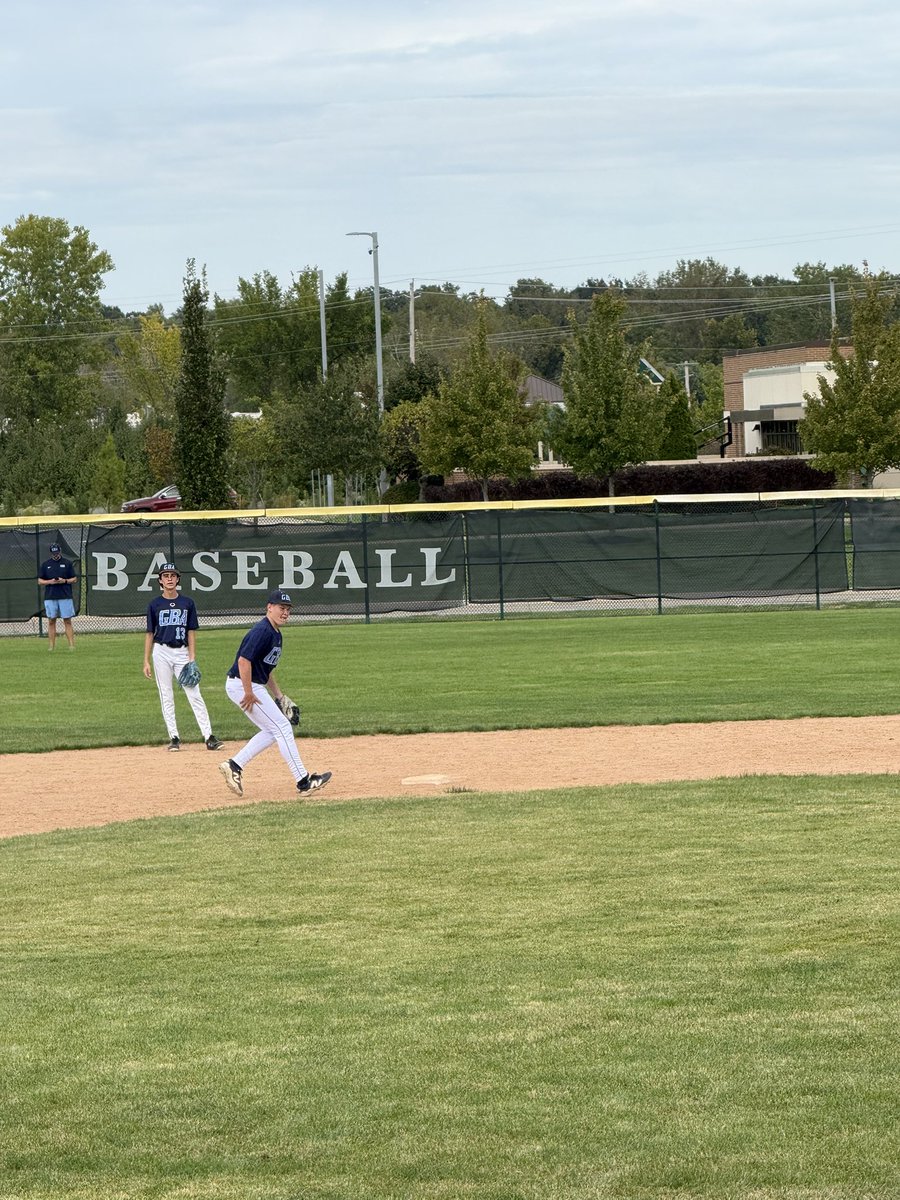 TrishaGrantham5's tweet photo. Perfect day for a Sunday Scrimmage⚾️🧢
Keep grinding Ashton👏🏻💪
#18 #multisportathlete #GBA #3rd #shortstop #rightfield @ag_stl @RAGranthamIV_2 @StChasCC https://t.co/U0DxxQXEj8
