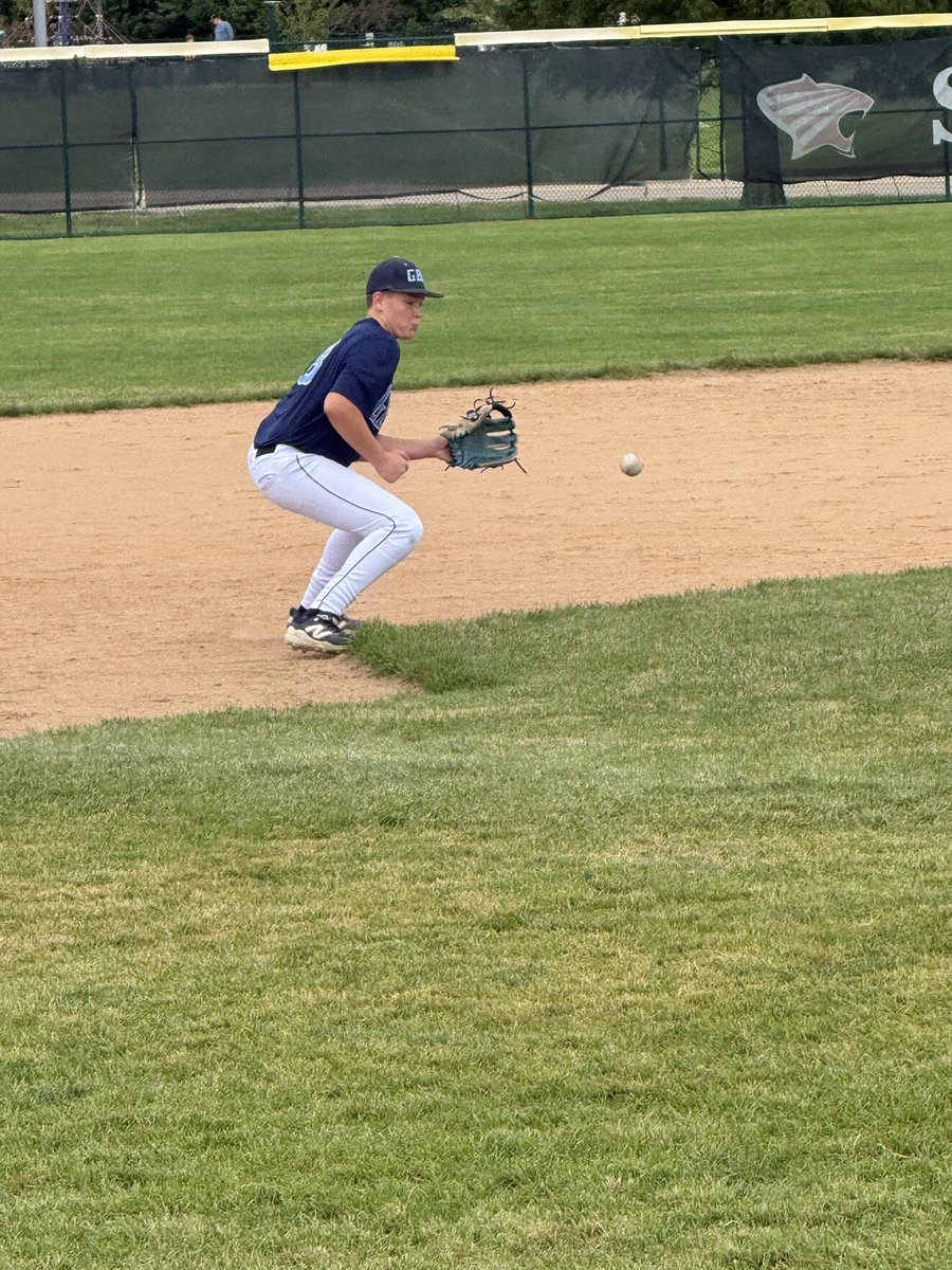 TrishaGrantham5's tweet photo. Perfect day for a Sunday Scrimmage⚾️🧢
Keep grinding Ashton👏🏻💪
#18 #multisportathlete #GBA #3rd #shortstop #rightfield @ag_stl @RAGranthamIV_2 @StChasCC https://t.co/U0DxxQXEj8