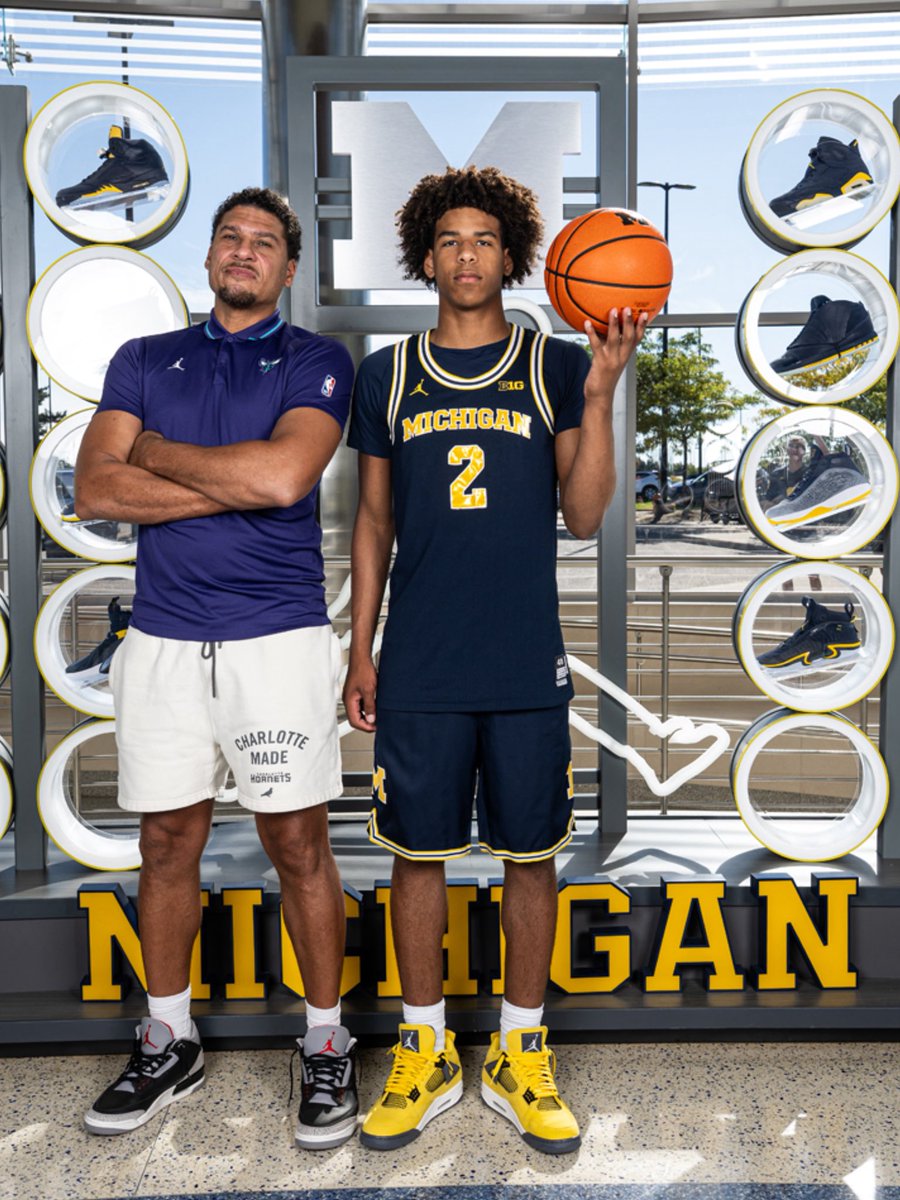 chrisandersSR's tweet photo. Great visit to Ann Arbor @umichbball 〽️…😮‍💨

6’5 Hybrid @lucaianders2027 | @IMGABasketball with the Summer of a Lifetime🌏‼️

🇩🇪@DBB_Basketball https://t.co/4Ox9pEjjov