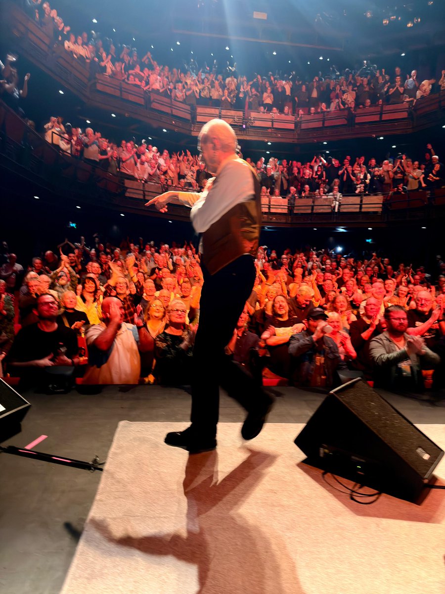 frossiofficial's tweet photo. Thank you, Chester, for being a great audience and your hospitality on our day off. 

The next stop is Fareham Live. Tickets for all UK and Danish shows: https://t.co/JKkcpCLogL

#FrancisRossi #StatusQuo #Fareham #Chester #AndyBrookSonic https://t.co/wXsetl0rbK