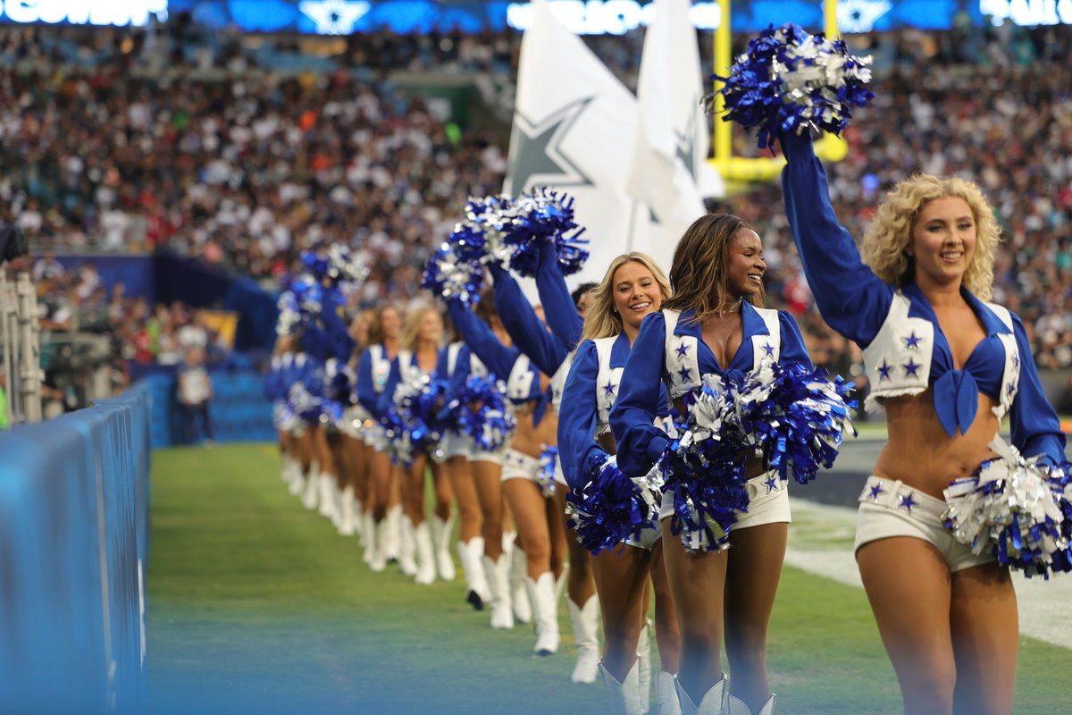 maracana's tweet photo. As @DCCheerleaders deram um show no Maraca! 🤩🤠

📷 Daniel Brasil / Maracanã
📷 Luiz França / MaracaTV https://t.co/4b6lCQ5qfy
