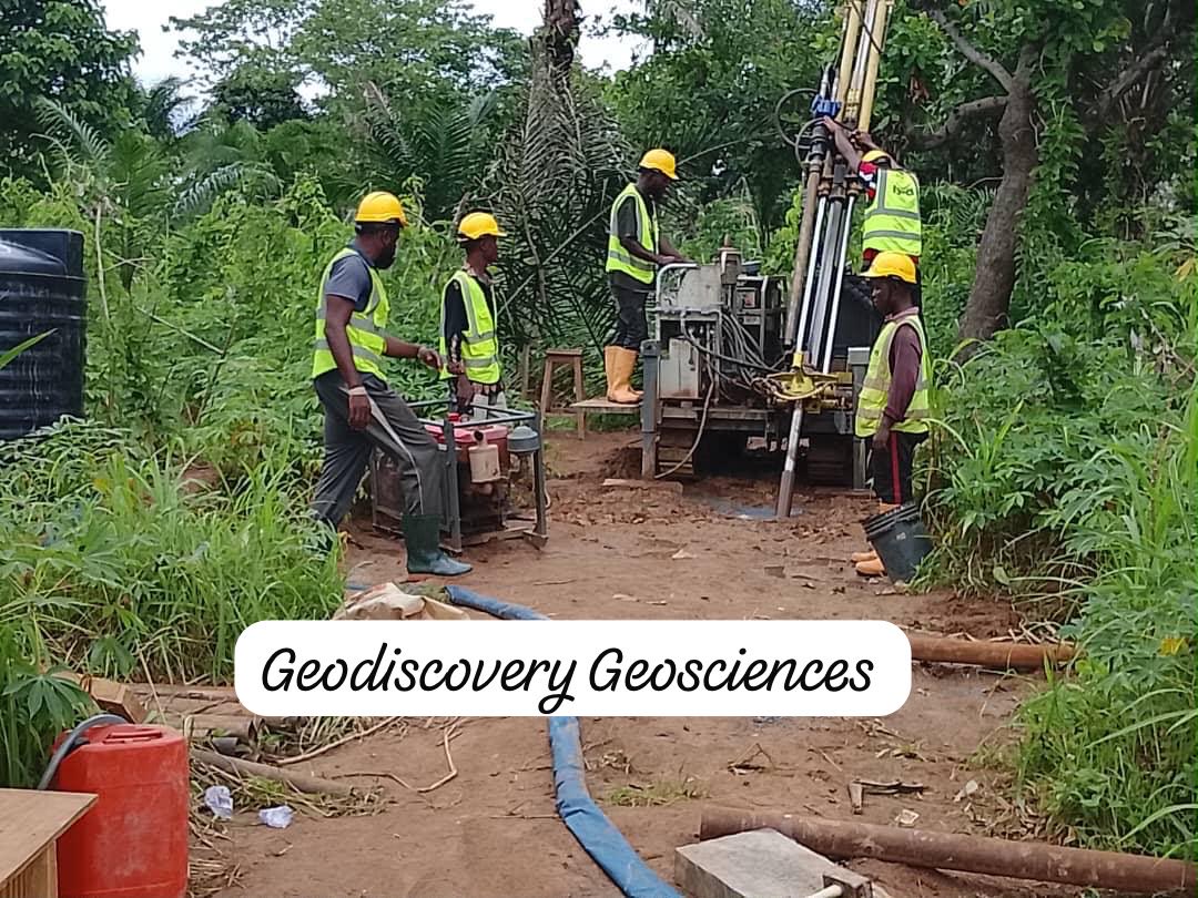 geo_discovery's tweet photo. Core samples, precision drilling. Geodiscovery Geosciences at work. #geodiscoverygeosciences #diamondcoredrilling #geosciences https://t.co/jKi9Je9OkA