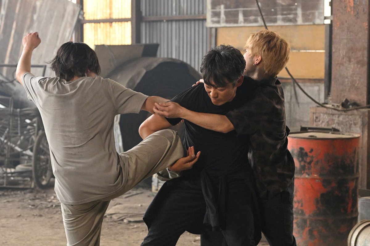 modelpress's tweet photo. 【今夜放送📺️】「GTO」最終話

佐藤颯真（難波碧空）、逮捕で退学の危機
しかし、理由は不良仲間からの脅迫――

納得のいかない鬼塚（反町隆史）は
教え子を守るために“ある決断”を下す

✍️あらすじ・場面写真
https://t.co/0t2ijGYoIP

#ドラマGTO @GTO2026summer https://t.co/61oAvZWy7k