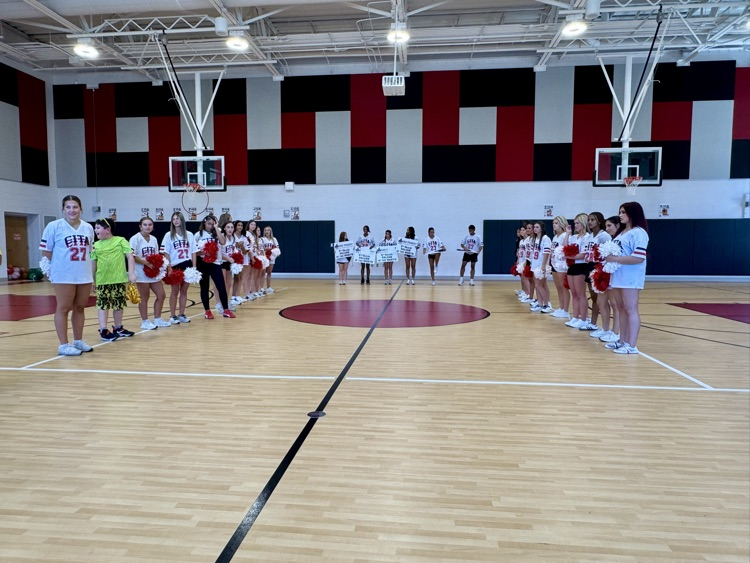 HumbleISD_OFE's tweet photo. ππ£ 5th Grade Pep Rally fun! Students vs. teachers in a beach volleyball showdown, with the Atascocita cheerleaders bringing the energy! We also celebrated our 5th Grade Falcons of the Month! #OFEFalcons #FalconPride @AtascocitaCheer https://t.co/1KIXARkpvv