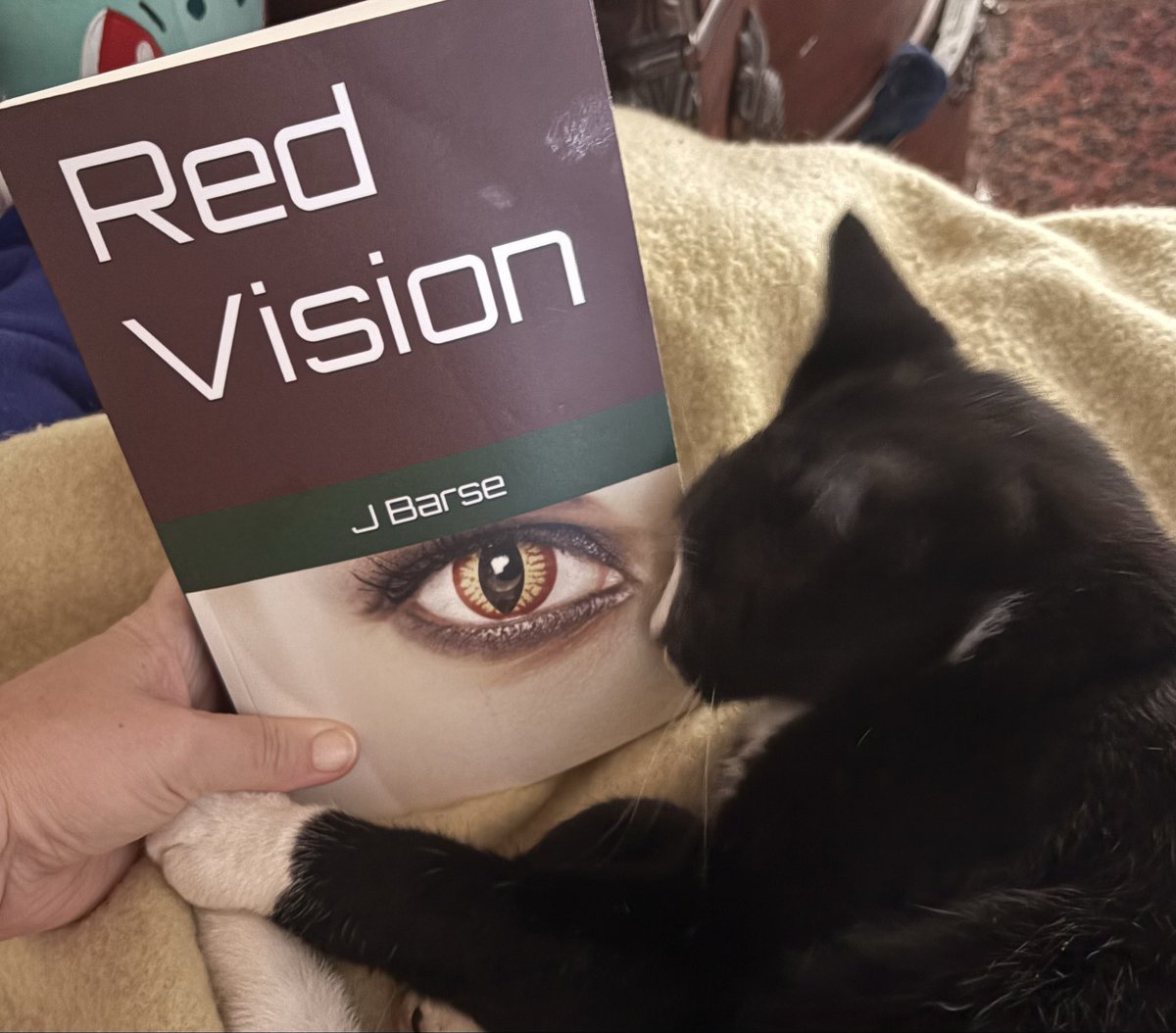 JBarse47's tweet photo. #writerscommunity #writerlife #writeLife #writecommunity 

It came! Red Vision by J. Barse available on Amazon https://t.co/OiBIGNEAnf