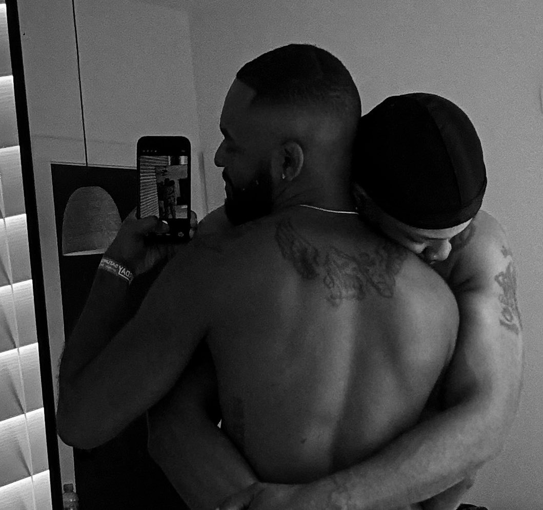 TheDAnderson_'s tweet photo. Kissing &amp; Cuddling https://t.co/P2ccPyDABr