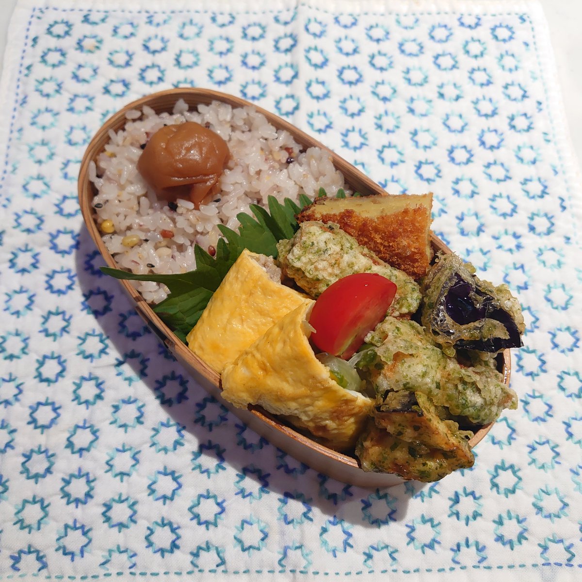 mao70248558's tweet photo. 今日のお弁当

#お弁当
#おべんとう
#お弁当記録
#曲げわっぱ
#まげわっぱ
#まげわっぱ弁当
#刺し子
#魔法の玉子焼き器 
#錦見鋳造 https://t.co/ldBfTk6UdY