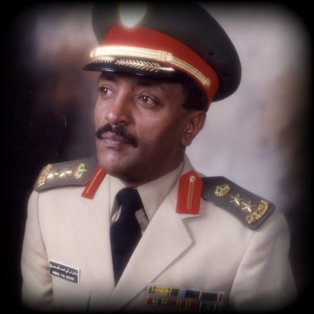 Dr_MousaMabrook's tweet photo. (أسماء في ذاكرة الوطن)🖌️🇸🇦

العميد/
مشعل بن تركي بن احمد السديري
1364 / 1445 (81) عاما .
رحمه الله.
١ ــ تخرج في كلية الملك عبدالعزيز الحربية سنة 1392 برتبة ملازم .
٢ ــ بعد تخرجه تم تعيينه في مدينة شرورة ضابط القاعده الجوية تسمى بالمفرزة ، مدرج طائرات C130 الحربية.
٣ ــ في سنة 1393 انتقل الى أمارة نجران في قيادة المنطقة .
٤ ــ في سنة 1394 انتقل الى مدينة الملك فيصل العسكرية في خميس مشيط برتبة ملازم أول وعمل مديرا لمكتب قائد المنطقة الجنوبية آنذاك اللواء / محمد بن صالح الحماد رحمه الله.
٥ ــ في سنة 1396 تم ابتعاثه إلى أمريكا لدراسة التاريخ العسكري والطبوغرافيا العسكريه.
٦ ــ في سنة 1401 عاد من أمريكا إلى مدينة الملك فيصل العسكريه بخميس مشيط برتبة نقيب وعين مدير ادارة التشغيل والصيانه والمسئول الأول عن الضيافه الملكيه ونادي الضباط.
٧ ــ في سنة 1405 تم ترقيته الى رتبة رائد وعين مديرا للفرع المالي وضابط الارتباط بين القوات العسكرية السعودية بالمنطقة الجنوبية والقوات العسكرية الباكستانية.
٨ ــ في سنة 1406 انتقل الى مدينة الملك خالد العسكرية في حفر الباطن شمال شرق المملكة ، وعمل بها في مناصب عدة لفترة سنوات وهي كالتالي :
* عين مديرا للشؤون العامة بمجموعة اللواء الملك عبدالعزيز العشرون وضابط ارتباط قوات درع الجزيرة لدول مجلس التعاون الخليجي.
* في سنة 1409 تم ترقيته الى رتبة مقدم وعين ركن إدارة كتيبة الاسناد الإداري في مجموعة اللواء الملك عبدالعزيز العشرون وقيادة قوات درع الجزيرة .
* في سنة 1410 عين ركن إدارة الكتيبة الثانية في مجموعة اللواء الملك عبدالعزيز العشرون وقيادة قوات درع الجزيرة.
* في سنة 1411 عين مساعدا لقائد الكتيبة الثانية في مجموعة اللواء الملك عبدالعزيز العشرون وقيادة قوات درع الجزيرة .
* شارك في حرب الخليج ام المعارك ، وسميت عسكريا (عملية درع الصحراء ) ، وكانت كتيبته من أول الكتائب التي دخلت الكويت وقامت بتطهير جنوب الكويت وصولا الى مدينة الاحمدي .
* في سنة 1412 عين قائدا للكتيبة الثانية بالانابة في مجموعة اللواء الملك عبدالعزيز العشرون وقيادة قوات درع الجزيرة.
* في سنة 1413 تم ترقيته إلى رتبة عقيد وعين ضابط الافراد وركن استخبارات قيادة المنطقة الشمالية بالتكليف.
٩ _ في سنة 1414 تم نقلة الى مدينة الجبيل الصناعية وتعيينه قائدا لكتيبة المشاة الخامسة لحراسة المصانع في مدينة الجبيل من بعد حرب الخليج.
١٠ ــ في سنة 1415 تم نقلة الى مدينة شروره وعين ركن إدارة قوة شروره التكتيكية .
١١ ــ سنة 1416 تم نقلة الى مدينة الرياض قائدا للكتيبة الثانية في الحرس الملكي.
١٢ _ في سنة 1417 تم ترقيته الى رتبة عميد وعين مساعدا لمدير إدارة الإحصاء والمستلزمات العسكرية بقيادة القوات البرية الملكية السعودية.
١٣ _ في سنة 1419 رشح ملحق عسكري في جمهورية الصين برتبة لواء وتم ولظروفه الخاصه لم يتمكن من تحقيق ذلك  واحيل على التقاعد بناء على طلبه.

* كلف بمهام أعمال عسكرية في بعض المناطق مثل تبوك ورفحاء والخفجي والرقعي والخرخير .
* ⁠
الاوسمه والانوطة والميداليات :
1/ وسام التقدير العسكري من الملك فيصل.
2/ نوط درع ألجزيره.
3/وسام التقدير الإماراتي.
4/ نوط الخدمه العسكريه للمره الرابعه.
5/ نوط تحرير الكويت.
6/ نوط المعركه(عاصفة الصحراء).
7/ وسام التقدير الكويتي.
8/ نوط الذكرى المئويه.
9/ ميدالية الاستحقاق.
في تاريخ شهر رجب 1445 توفي عن عمرٍ يناهز 81 سنه بعد معاناة طويلة من المرض وبعد رحلة مليئه بالكفاح لخدمة دينه ومليكه .
رحمك الله يا أبا خالد

ذكرى رحيل الصديق الصادق الصدوق/
العميد مشعل بن تركي بن أحمد السديري..
عليه من الله شآبيب رحمته وواسع غفرانه وكريم رضوانه🕋🪷

(الوداع المر)🥲

الست ترى الأحبةَ حين غابوا 
وجد بهم عن الدنيا الرحيلُ
مضوا عن هذه الدنيا سراعاً
فما فيها للقياهم سبيلُ
وتبعدني مطايا الحزن عنهم
كما ابتعد الصدى مما نقول
وتدنيني خيولُ الخلمِ منهم 
وكم تدني من الحلمِ الخيولُ
فراقٌ لا يهونُ على محبٍ
رأى أطيافَ محبوبٍ تزولُ 
وكم قمراً لنا في كل حينٍ
يغيبهُ عن النورِ الأفولُ
لنا في رحمةِ اللهِ رجاءٌ 
بهِ في كل ناحيةٍ نجولُ.

واستغفر الله من كلمةٍ نفث بها قلم أو زلةٍ ندّ بها اللسآن في غفلةٍ من غفلات العقلِ حُمقاً أو جهلاً أو غرورا

(رُحماك)🕋
كتبه الفقير إلى عفو ربه
موسى بن علي مبروك عسيري
ربيع الثاني ١٤٤٨هـ
سبتمبر2026 م