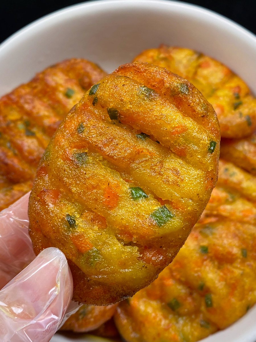 WilfredoBr0v's tweet photo. Cena rápida: tortilla de patatas casera con un toque de pimentón, lista en 20 minutos, perfecta para días ajetreados! https://t.co/Z5UGT0KYlJ