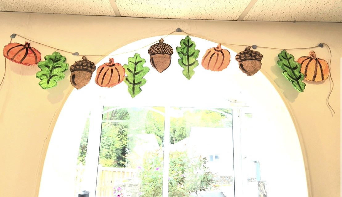 RedmountResHome's tweet photo. This weekend we celebrated International Day of Languages by learning to say 'good morning' in as many languages as we could. We have started to decorate our home for autumn, enjoyed a warm autumnal walk and kept busy bug hunting #BusyWeekend #Autumnal #AutumnIsHere https://t.co/IQsMgkp7Aa