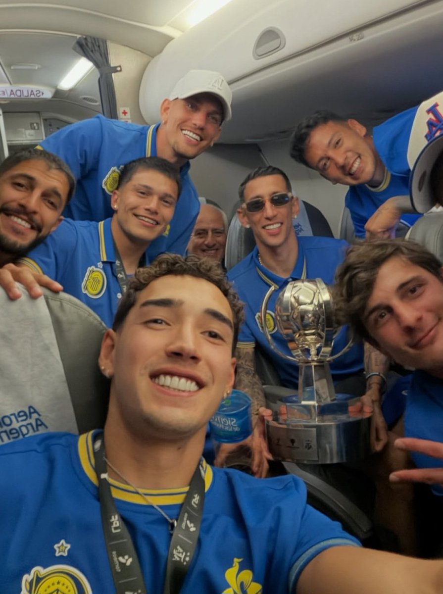 giaccliz's tweet photo. nonono mirá lo que es este fotón https://t.co/0GbJJBEDi7
