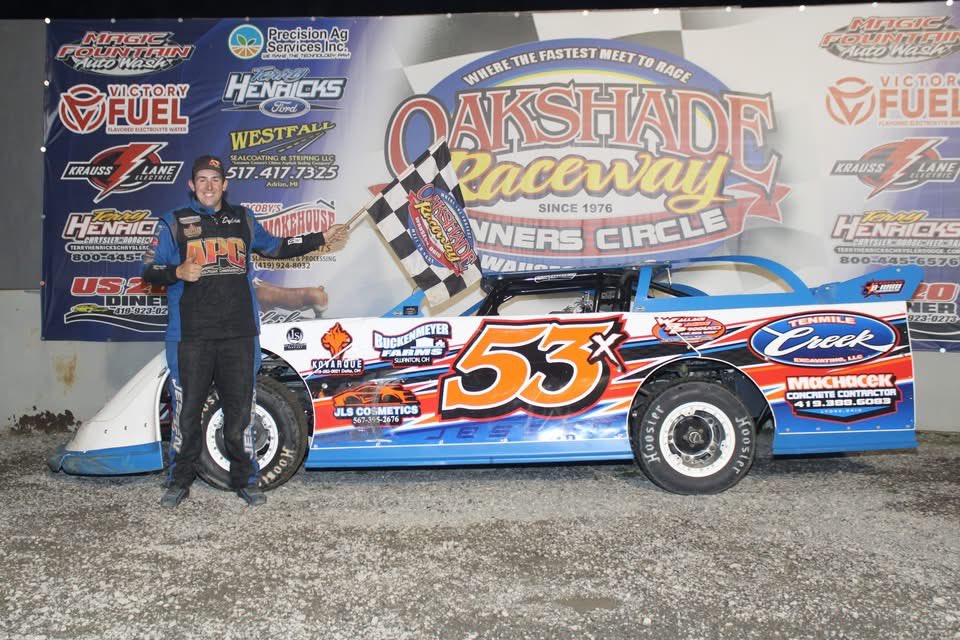 OakshadeRaceway's tweet photo. Dylan Jessen wins the Sportsman Feature &amp; Cory Gumm in Victory Lane in the Compacts Saturday Night. 

📸 Charlie Orns Freeze Frame Photos. https://t.co/AbfWMzpk0y