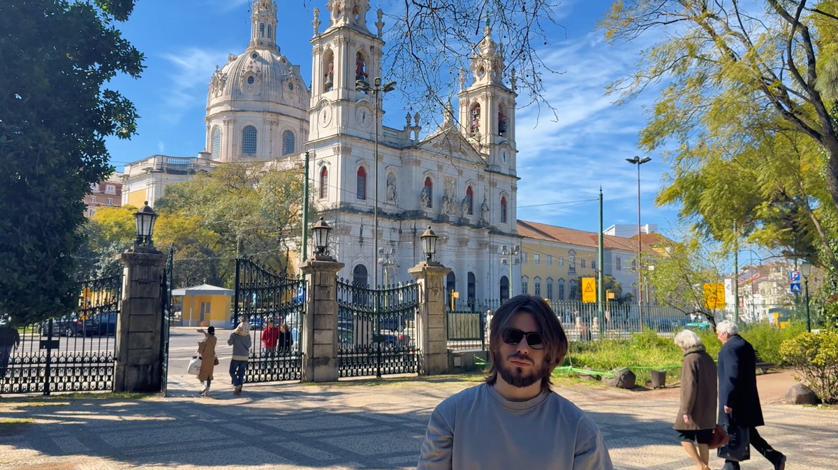 BySergiusz's tweet photo. Standing on the massive marble roof of Basílica da Estrela in Lisbon offers one of the best views in the city.

But few tourists realize they are literally walking across the roof of a royal mausoleum - built out of a mother's broken heart. 🧵↓ https://t.co/ujB96Lxf83