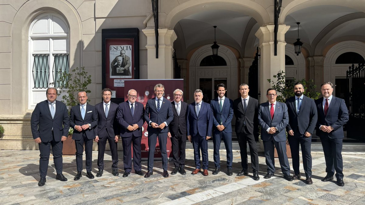 estareaquimismo's tweet photo. Magnífica gala de Distinciones Nazarenas por parte del @CSCofradiasMur #seguimos https://t.co/CtNpsnf5yD