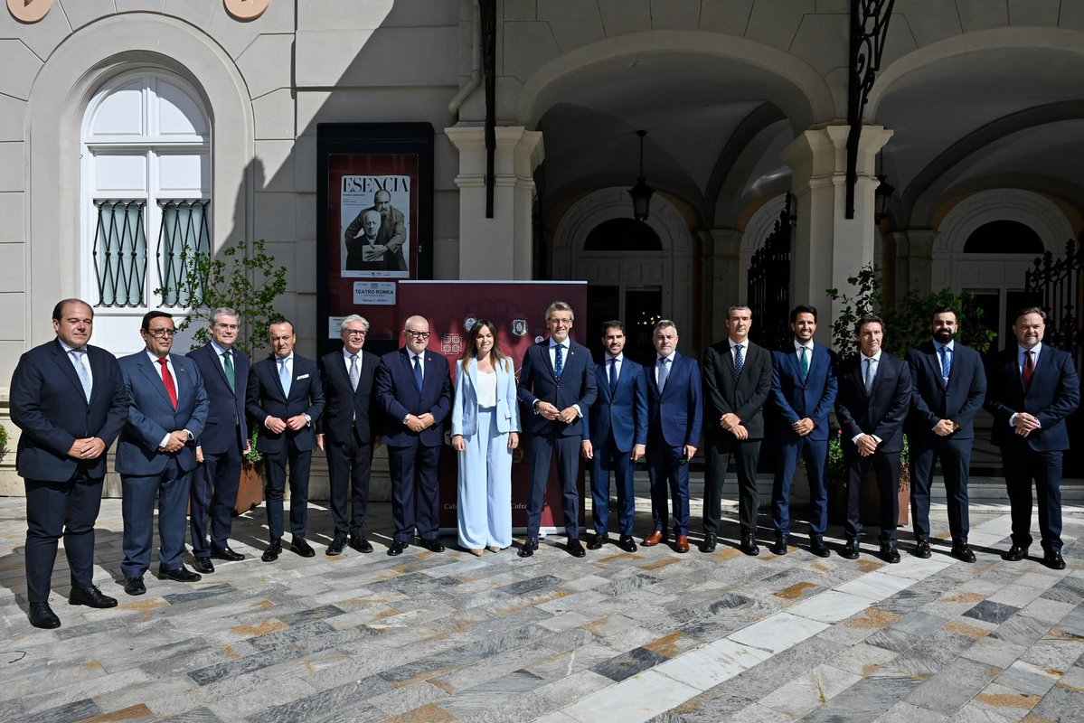 estareaquimismo's tweet photo. Magnífica gala de Distinciones Nazarenas por parte del @CSCofradiasMur #seguimos https://t.co/CtNpsnf5yD