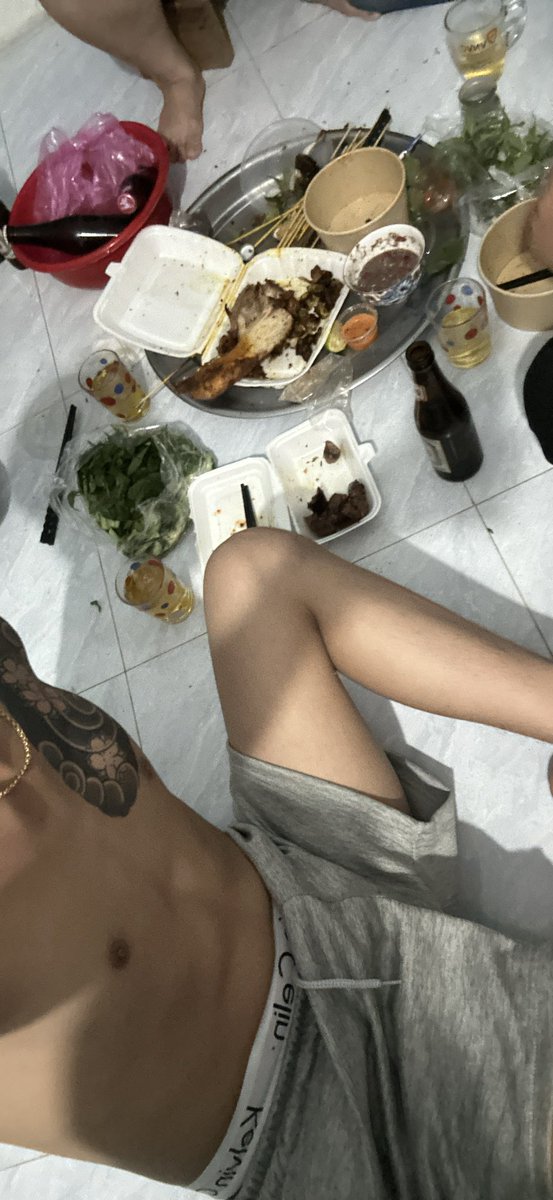 pom267798277019's tweet photo. Nào mình nhậu cùng 1 bữa không?? https://t.co/2JA1078lX4