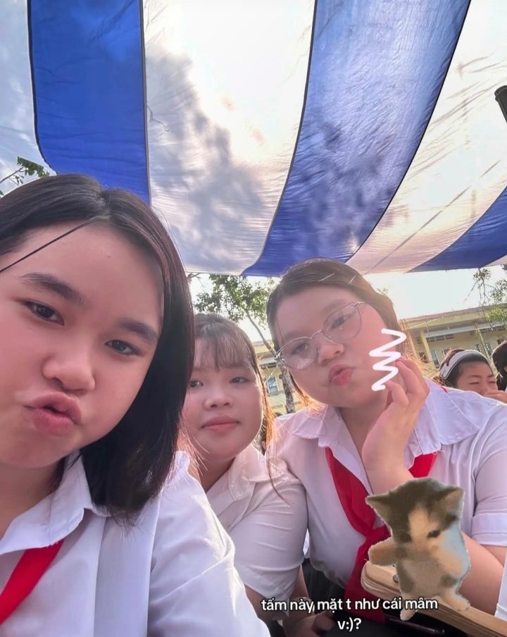 dangmaycondi's tweet photo. Em là ai https://t.co/lWPhQgi2BJ