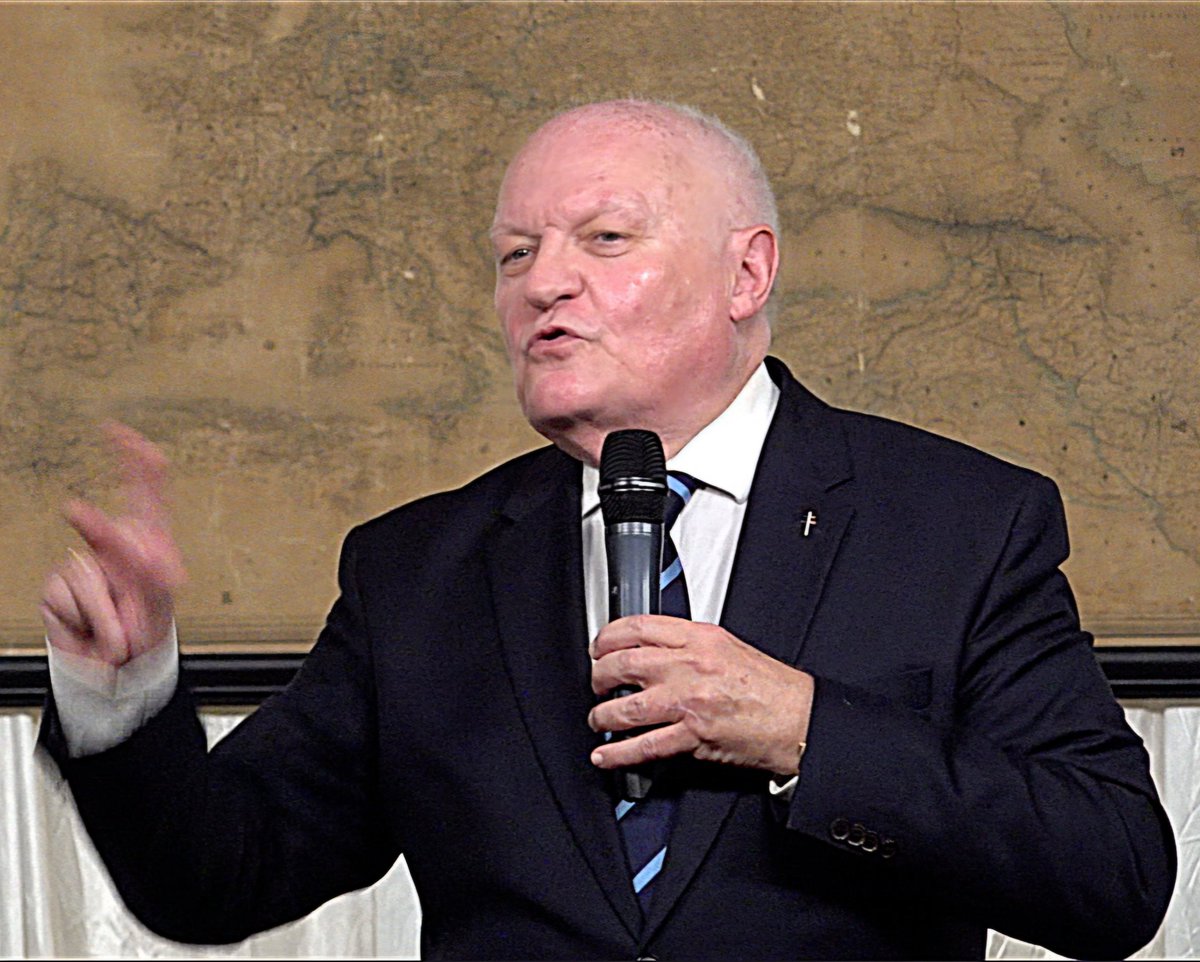 f_asselineau's tweet photo. 𝗨𝗡𝗜𝗩𝗘𝗥𝗦𝗜𝗧𝗘́ 𝗗'𝗔𝗨𝗧𝗢𝗠𝗡𝗘 𝟮𝟬𝟮𝟲
⚠️ Le seuil des 700 participants a été franchi l'après-midi de notre université et a même atteint près de 800 personnes pendant le ⤵️
3️⃣ 𝗗𝗜𝗦𝗖𝗢𝗨𝗥𝗦 𝗗𝗘 𝗟𝗔𝗡𝗖𝗘𝗠𝗘𝗡𝗧
𝗗𝗘 𝗖𝗔𝗠𝗣𝗔𝗚𝗡𝗘 𝗣𝗥𝗘𝗦𝗜𝗗𝗘𝗡𝗧𝗜𝗘𝗟𝗟𝗘
𝗗𝗘 𝗙𝗥𝗔𝗡𝗖𝗢𝗜𝗦 𝗔𝗦𝗦𝗘𝗟𝗜𝗡𝗘𝗔𝗨
🔥 Ce discours, particulièrement énergique et offensif, a été ovationné à de nombreuses reprises par le public enthouosiaste.
⚠️ Nous l'avons enregistré et nous le mettrons en ligne au plus vite, sous 48 heures.