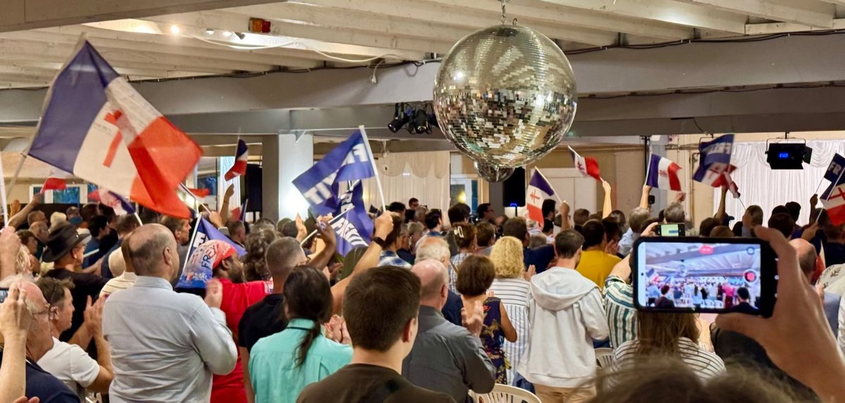 f_asselineau's tweet photo. 𝗨𝗡𝗜𝗩𝗘𝗥𝗦𝗜𝗧𝗘́ 𝗗'𝗔𝗨𝗧𝗢𝗠𝗡𝗘 𝟮𝟬𝟮𝟲
⚠️ Le seuil des 700 participants a été franchi l'après-midi de notre université et a même atteint près de 800 personnes pendant le ⤵️
3️⃣ 𝗗𝗜𝗦𝗖𝗢𝗨𝗥𝗦 𝗗𝗘 𝗟𝗔𝗡𝗖𝗘𝗠𝗘𝗡𝗧
𝗗𝗘 𝗖𝗔𝗠𝗣𝗔𝗚𝗡𝗘 𝗣𝗥𝗘𝗦𝗜𝗗𝗘𝗡𝗧𝗜𝗘𝗟𝗟𝗘
𝗗𝗘 𝗙𝗥𝗔𝗡𝗖𝗢𝗜𝗦 𝗔𝗦𝗦𝗘𝗟𝗜𝗡𝗘𝗔𝗨
🔥 Ce discours, particulièrement énergique et offensif, a été ovationné à de nombreuses reprises par le public enthouosiaste.
⚠️ Nous l'avons enregistré et nous le mettrons en ligne au plus vite, sous 48 heures.