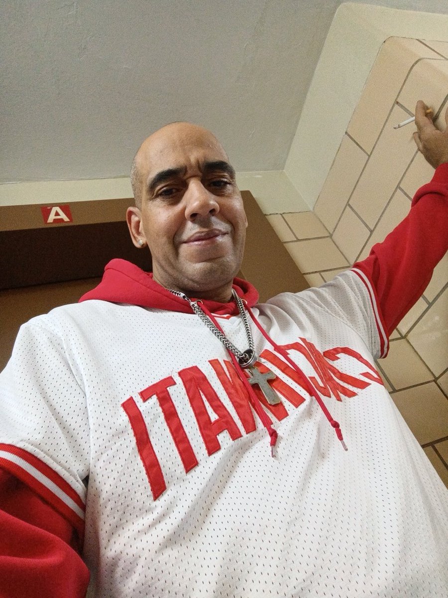 Jose72043329's tweet photo. @Jassica445 Nice to meet you I'm jose from the Bronx and I am 55 years old https://t.co/KLZizHjKMK