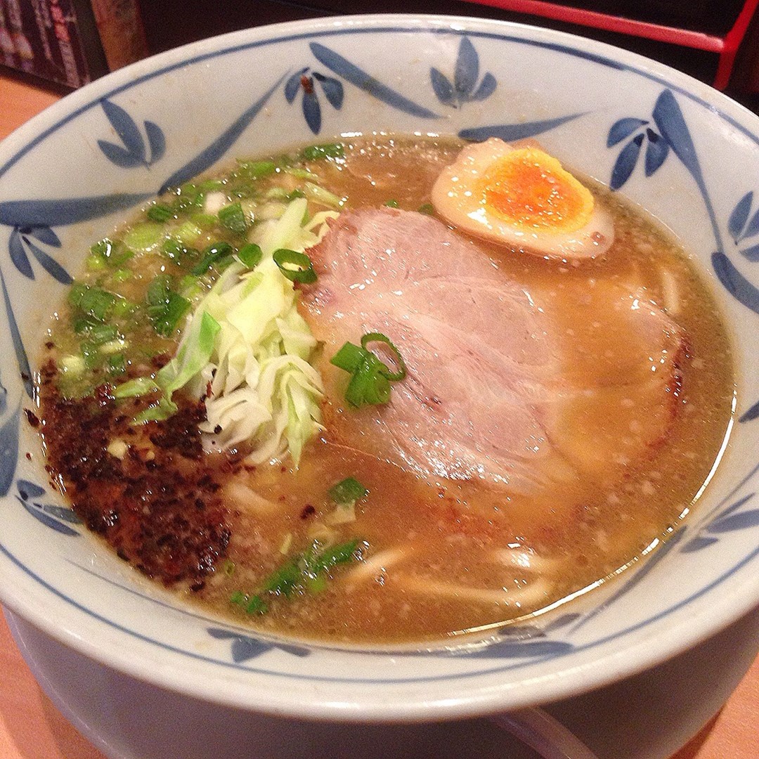 NeldaMagpubw's tweet photo. Just found the BEST hidden ramen spot in the city! Their tonkotsu broth simmers for 12 hours, and the chashu melts in your mouth. 10/10 will come back next week! https://t.co/gAELMevYbX