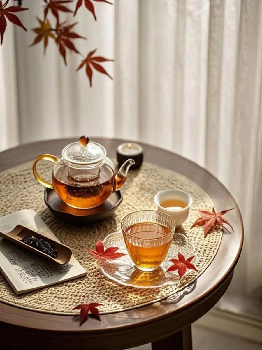 JonathonIssaqv's tweet photo. Lazy Sunday afternoon with a cup of warm tea and my favorite playlist—soft vibes only ， https://t.co/IcQdfyibyR