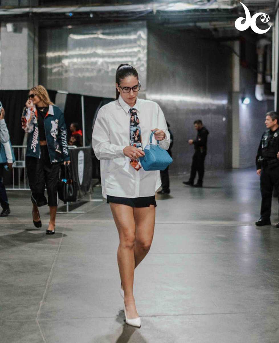 break152609's tweet photo. #WNBA #Fits https://t.co/mrdsuEdfBc