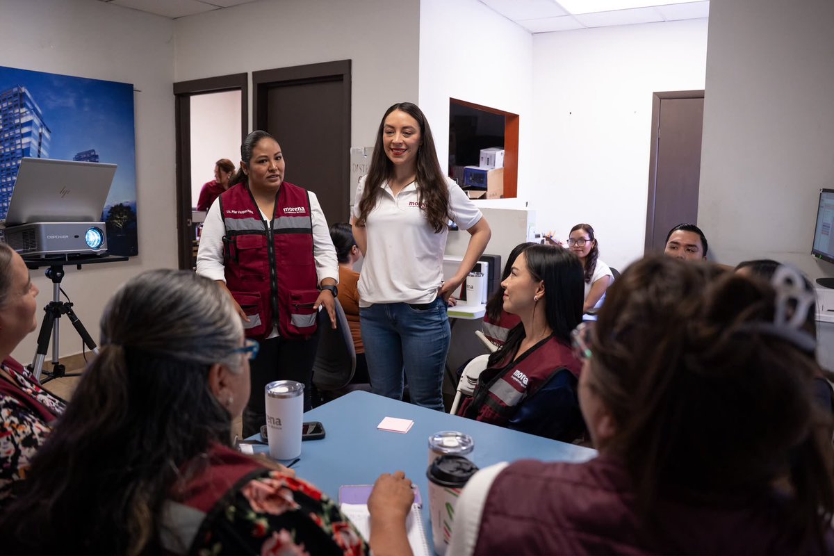 JulietaRamirezP's tweet photo. La última pero no la menos importante: Casa Morena Tijuana ❤️‍🔥

Conocí a nuestros brigadistas, enlaces distritales y personal administrativo… casi todos jóvenes y mujeres!

Es un honor y orgullo poder saludarlos, conocerlos y ponerme a sus órdenes para trabajar unidos por la Defensa de la 4T en Baja California.