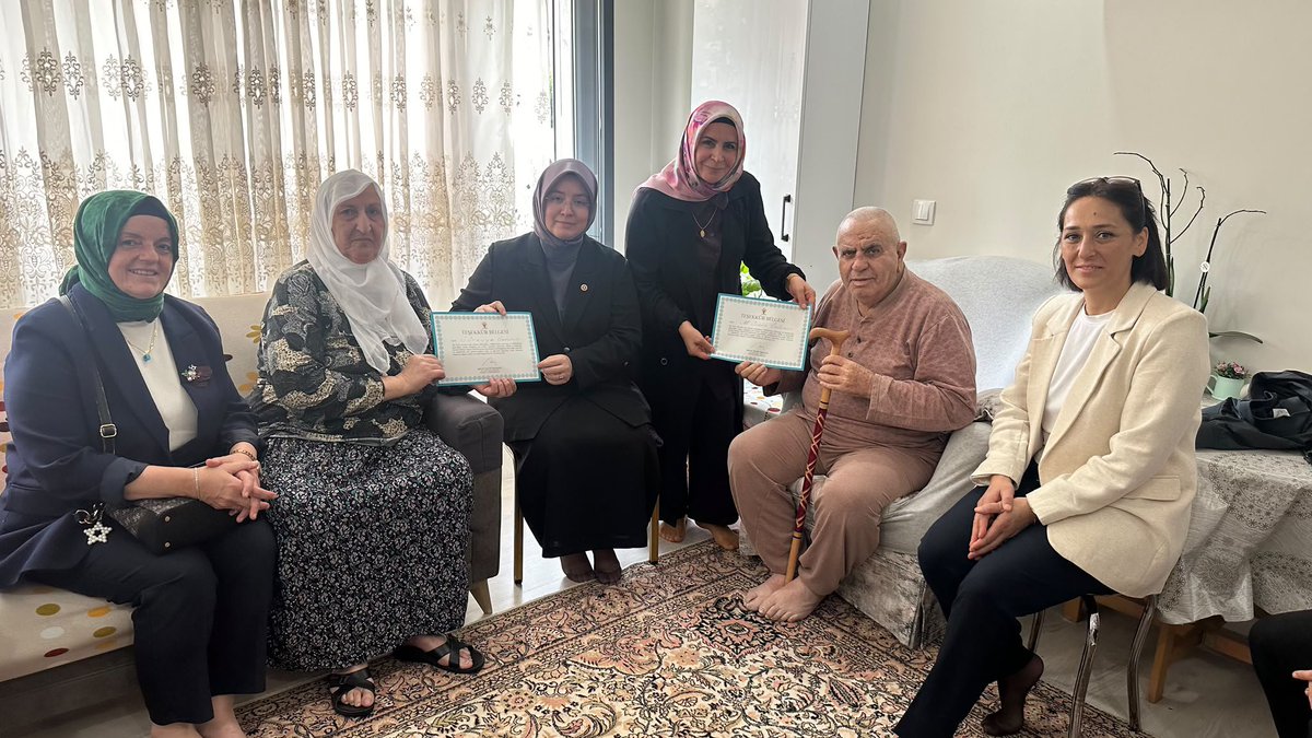 akkadinistanbul's tweet photo. İstanbul’un dört bir yanında sahayı adım adım geziyor, hemşehrilerimizin sesine kulak veriyoruz.

Milletvekillerimiz Tuba Köksal, Suna Kepolu Ataman, Emine Yavuz Gözgeç ve Zeynep Yıldız; Bakırköy, Bahçelievler, Bayrampaşa ve Beykoz ilçelerimizde esnafımızı ziyaret etti, hanelerimize konuk oldu, hemşehrilerimizle sohbet ederek talep ve beklentilerini dinledi.

Sokağın nabzını tutan, gönül bağlarımızı güçlendiren buluşmalarımızı İstanbul’un her ilçesinde sürdürmeye devam ediyoruz.

📍Türkiye Yüzyılı Buluşmaları İstanbul