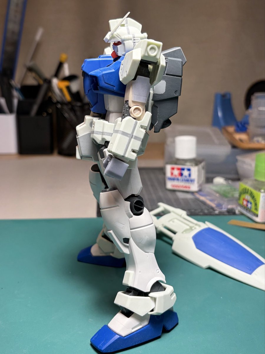 nozzy_1000's tweet photo. ゼフィランサスです。腕をジムストライカーの腕にして、下腕はキットいじった物。
ランドセルが中々曲者でコアファイターとの位置を見ながら隙間を埋めています。
今週も頑張って行きます💨 https://t.co/ZKnoi0x6f6