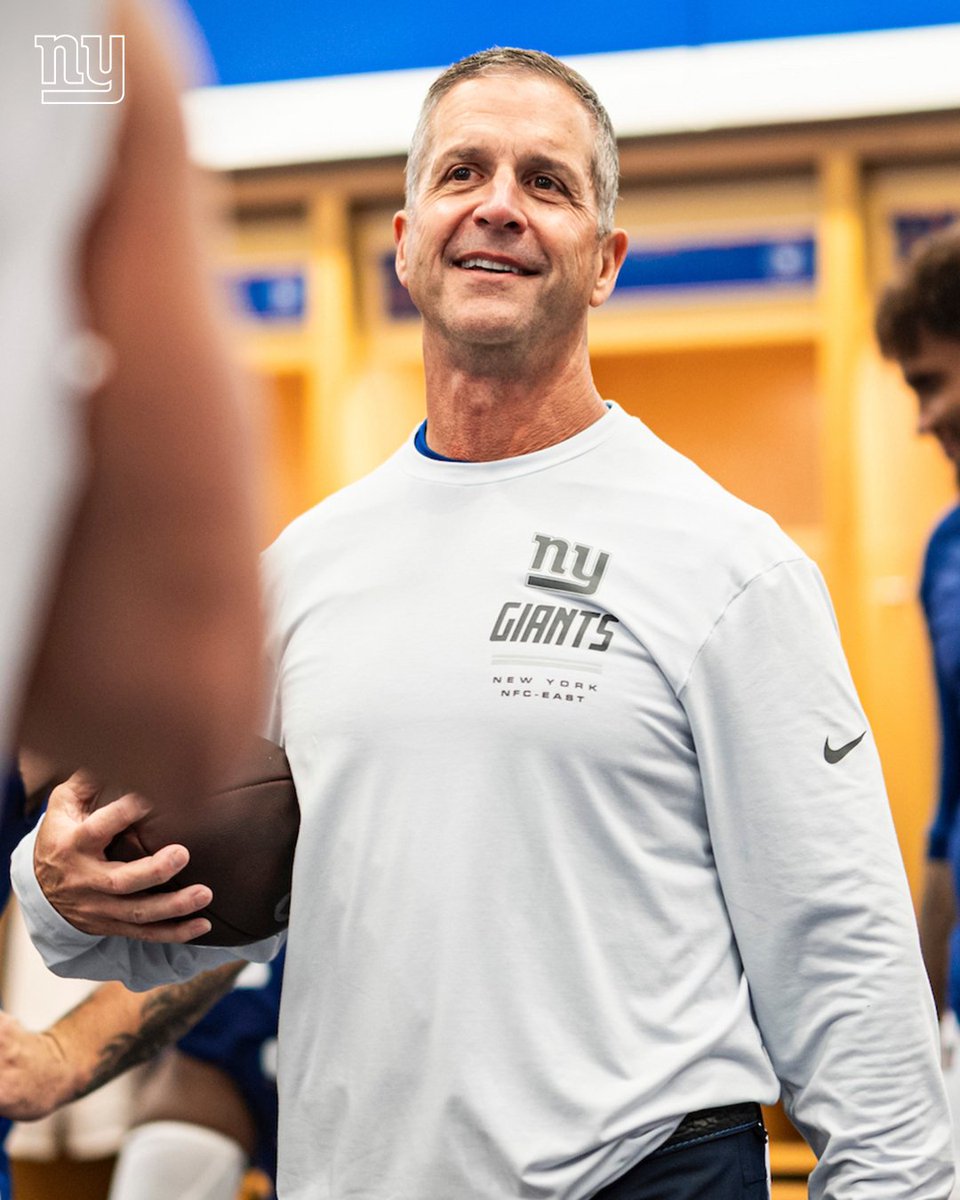 Giants's tweet photo. Sunday win 👏 https://t.co/wwkC7MEwna